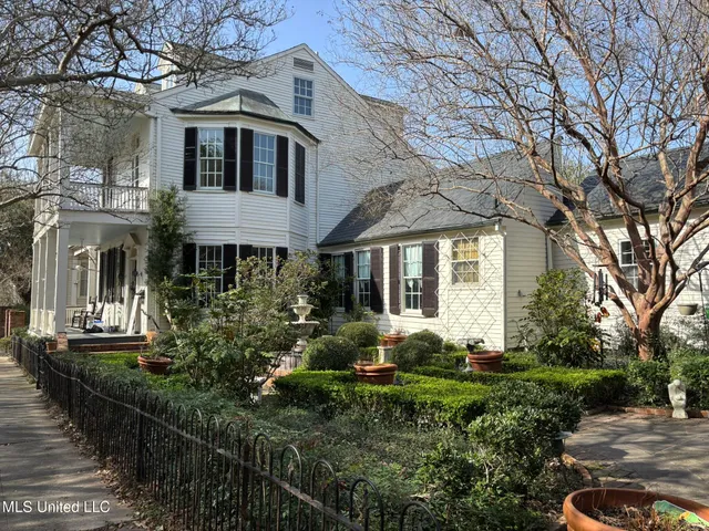 $685,000 | 705 Washington Street, Natchez, MS 39120