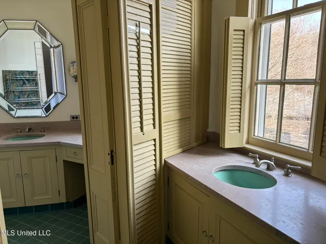 $685,000 | 705 Washington Street, Natchez, MS 39120