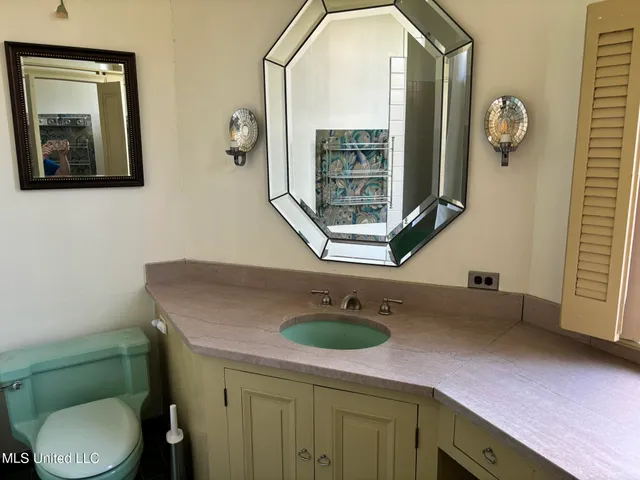 $685,000 | 705 Washington Street, Natchez, MS 39120