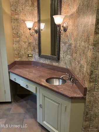 $685,000 | 705 Washington Street, Natchez, MS 39120