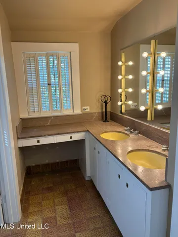 $685,000 | 705 Washington Street, Natchez, MS 39120