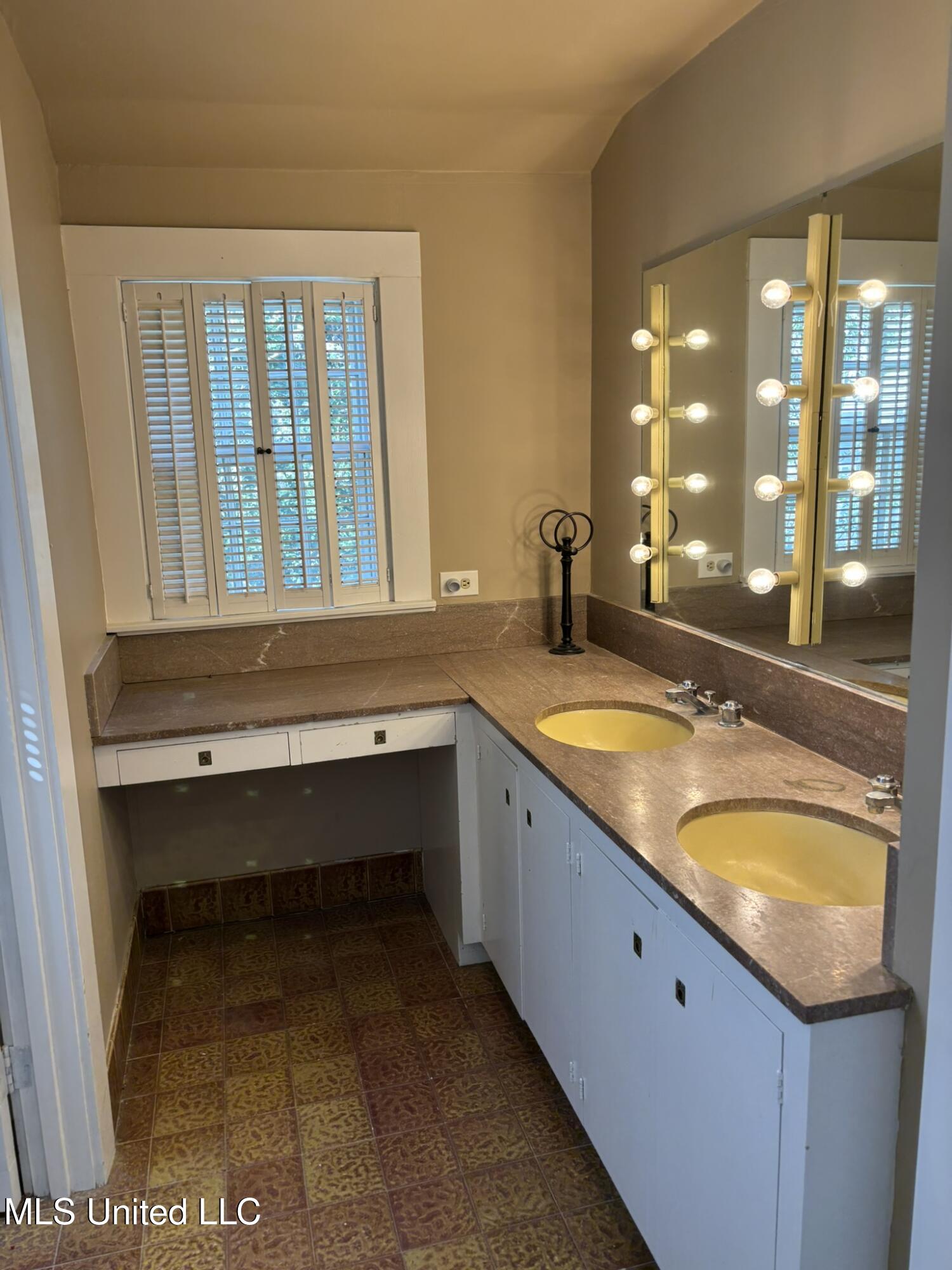 705 Washington Street Natchez, MS 39120 - Photo 42 of 57 IMG_2390