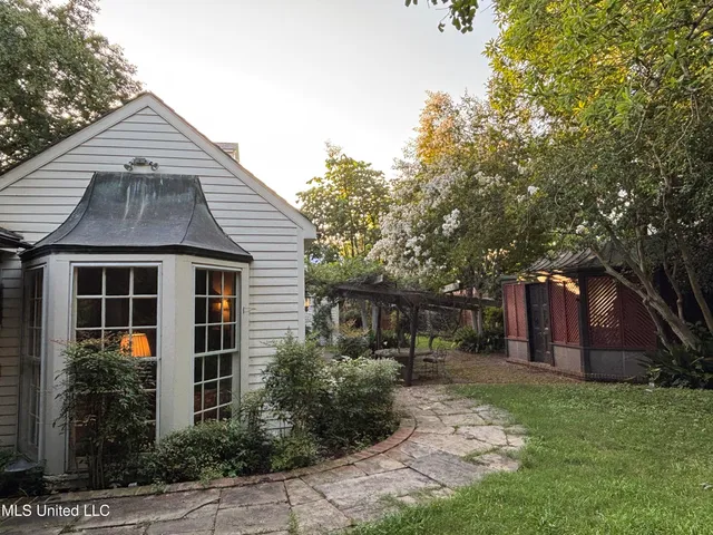 $685,000 | 705 Washington Street, Natchez, MS 39120