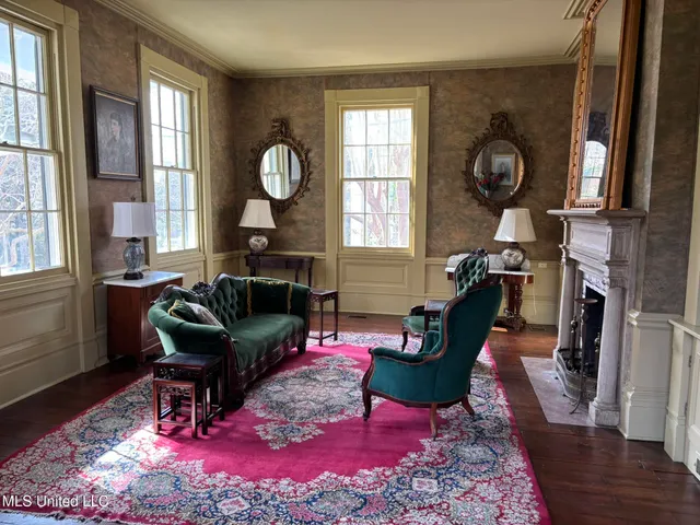 $685,000 | 705 Washington Street, Natchez, MS 39120