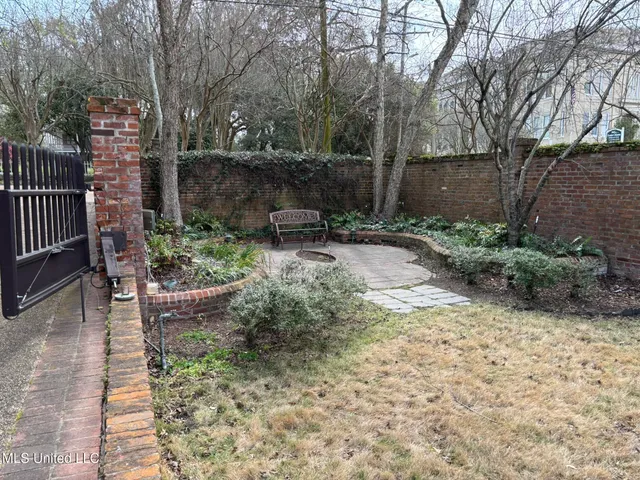 $685,000 | 705 Washington Street, Natchez, MS 39120