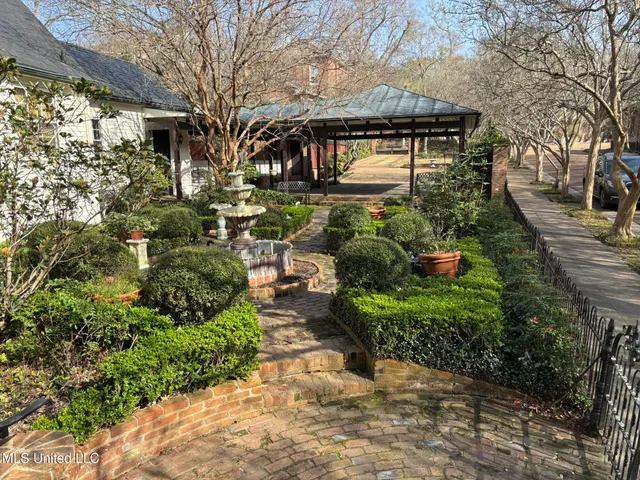 $685,000 | 705 Washington Street, Natchez, MS 39120