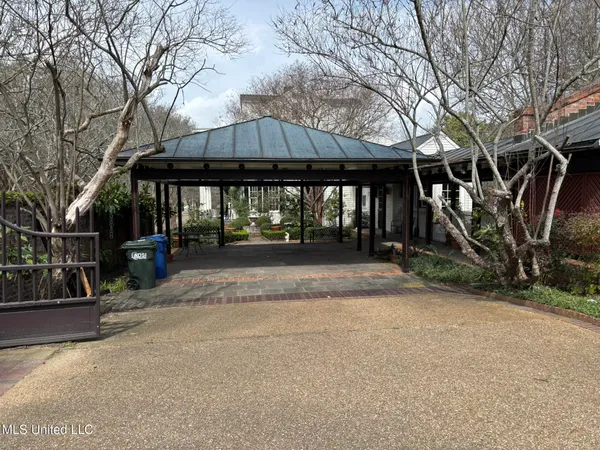 $685,000 | 705 Washington Street, Natchez, MS 39120