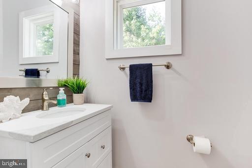 330 Arbutus Drive Edgewater, MD 21037 - Photo 7 of 27 main level bath