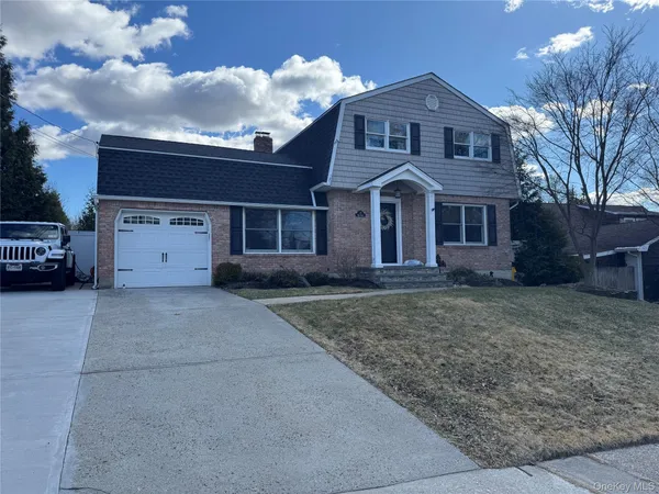 $649,990 | 17 Wade Drive, Lake Grove, NY 11755