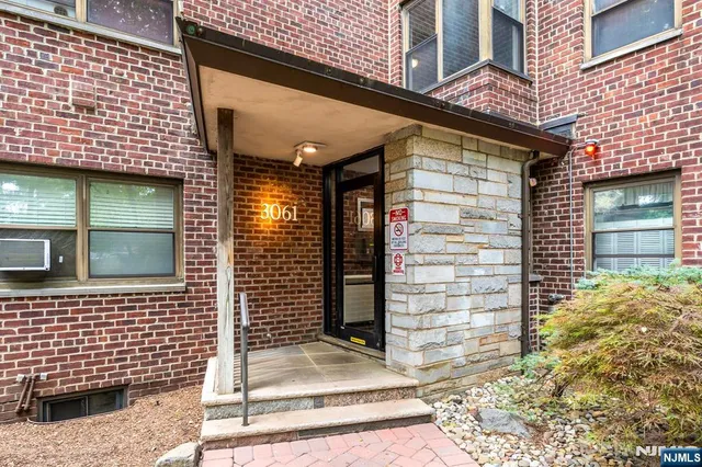 $199,999 | 3061 Edwin Avenue, Unit 3E, Fort Lee, NJ 07024