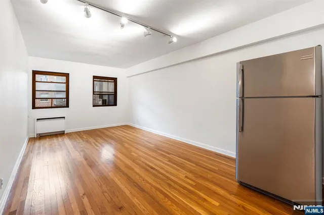 $199,999 | 3061 Edwin Avenue, Unit 3E, Fort Lee, NJ 07024