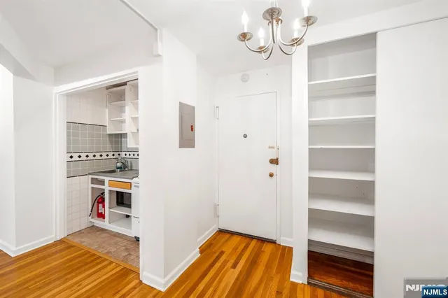 $199,999 | 3061 Edwin Avenue, Unit 3E, Fort Lee, NJ 07024