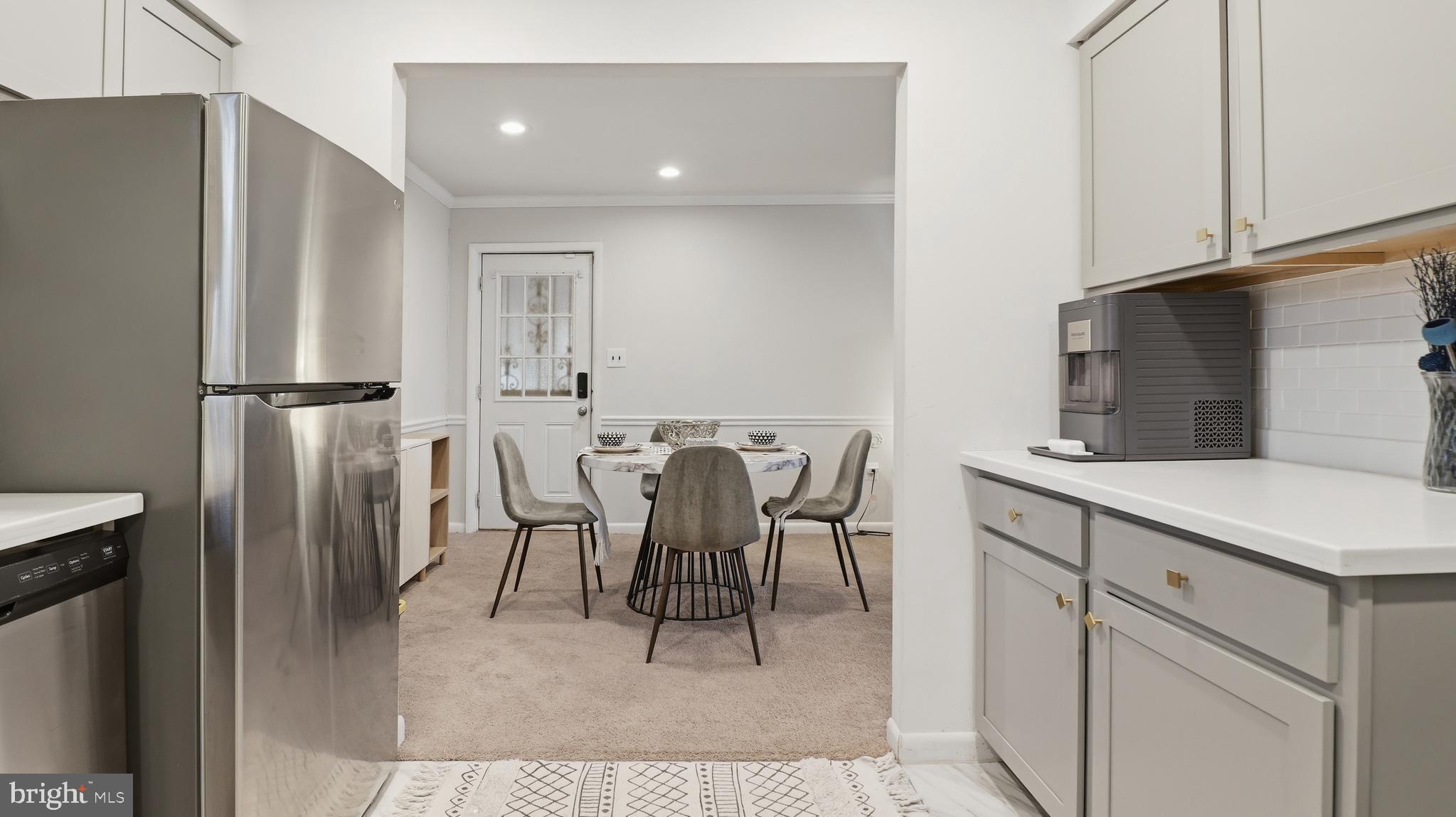 6710 Eilerson Street Clinton, MD 20735 - Photo 17 of 58 Kitchen view to dining area