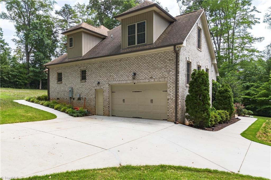 5414 Rambling Road Greensboro, NC 27409 - Photo 8 of 37