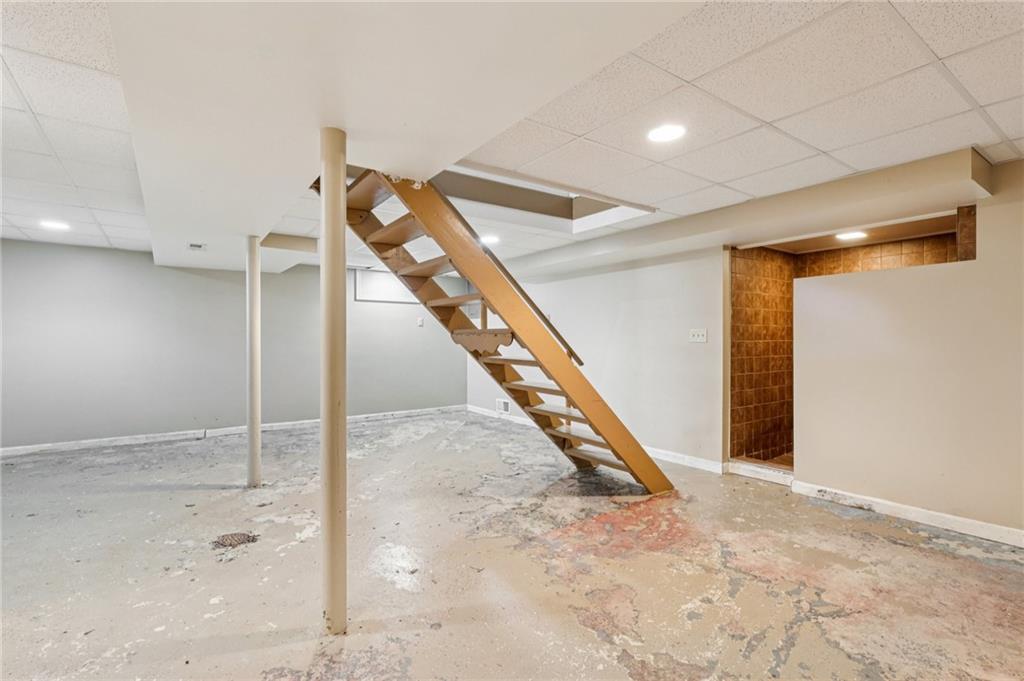 2422 Ridgewood Court New Castle, PA 16101 - Photo 40 of 50 a view of an entryway