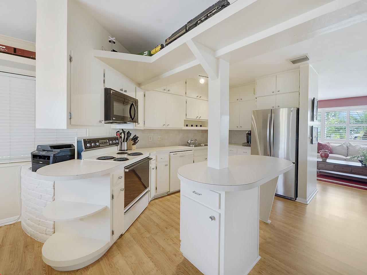 339 Leigh Road West Palm Beach, FL 33405 - Photo 5 of 17 Kitchen