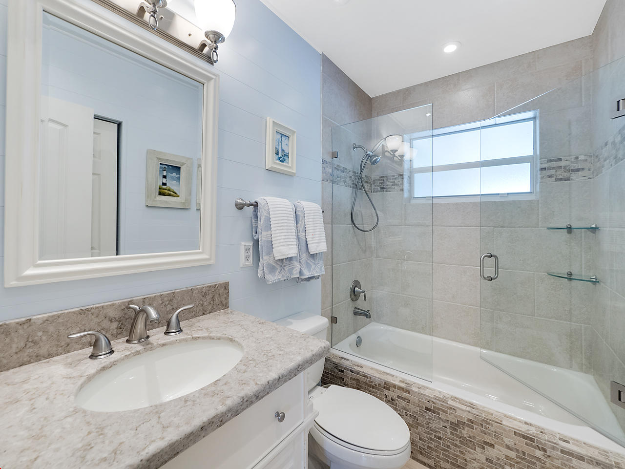 339 Leigh Road West Palm Beach, FL 33405 - Photo 10 of 17 Guest Bath