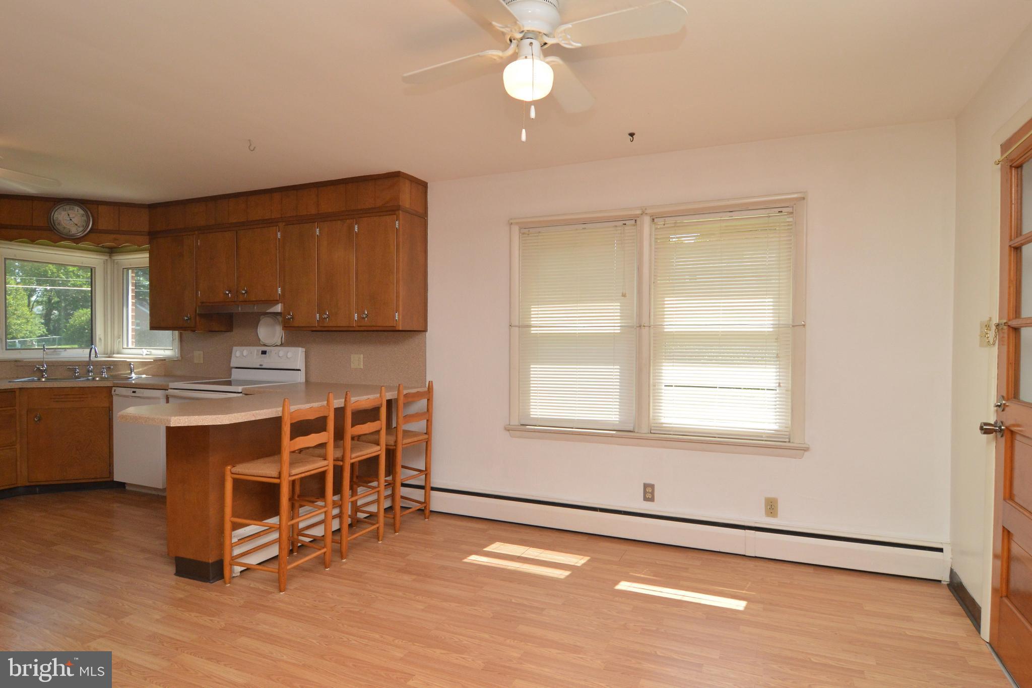 555 Gibraltar Road Reading, PA 19606 - Photo 14 of 40 Dining Area