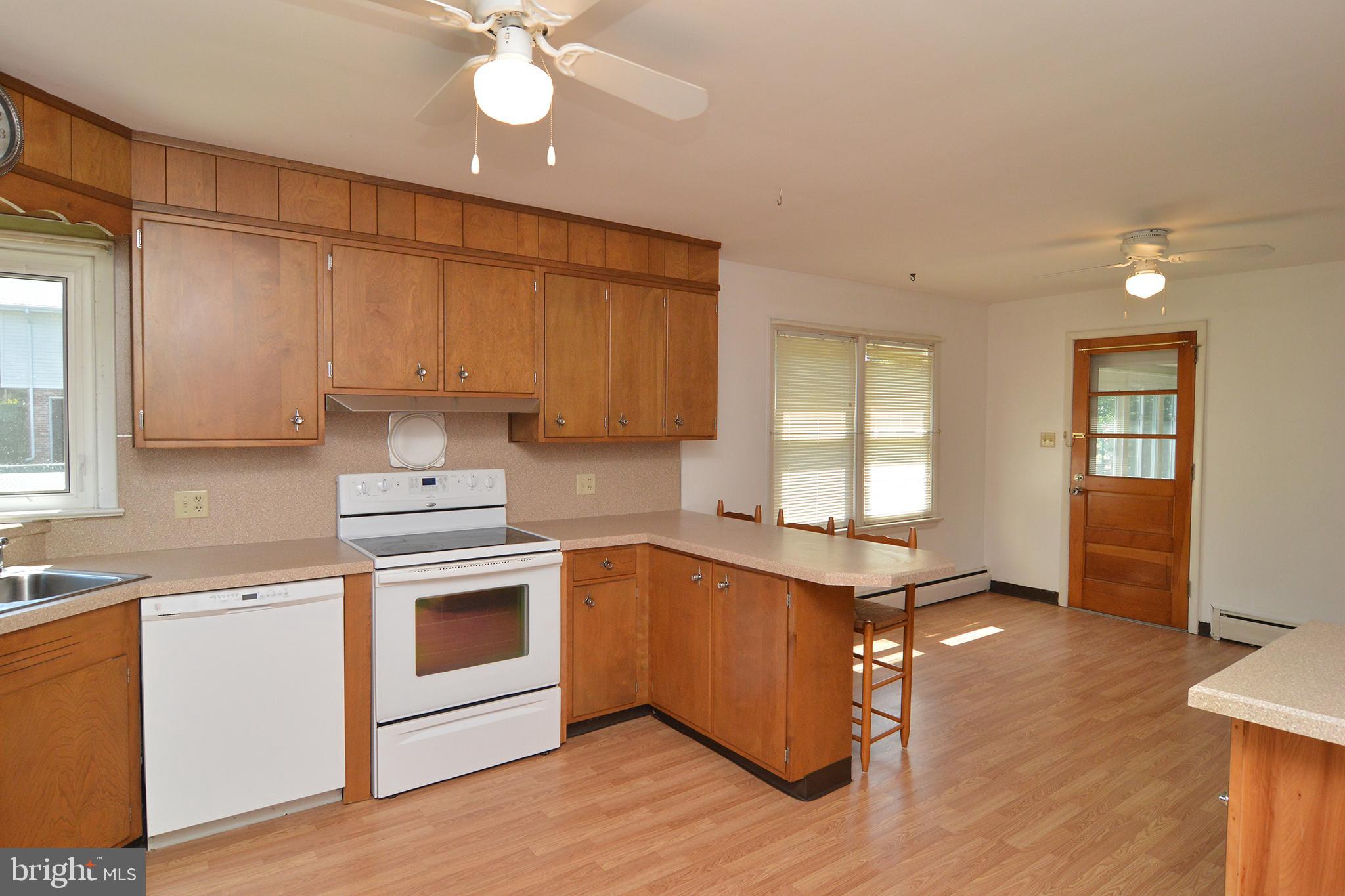 555 Gibraltar Road Reading, PA 19606 - Photo 18 of 40 Kitchen