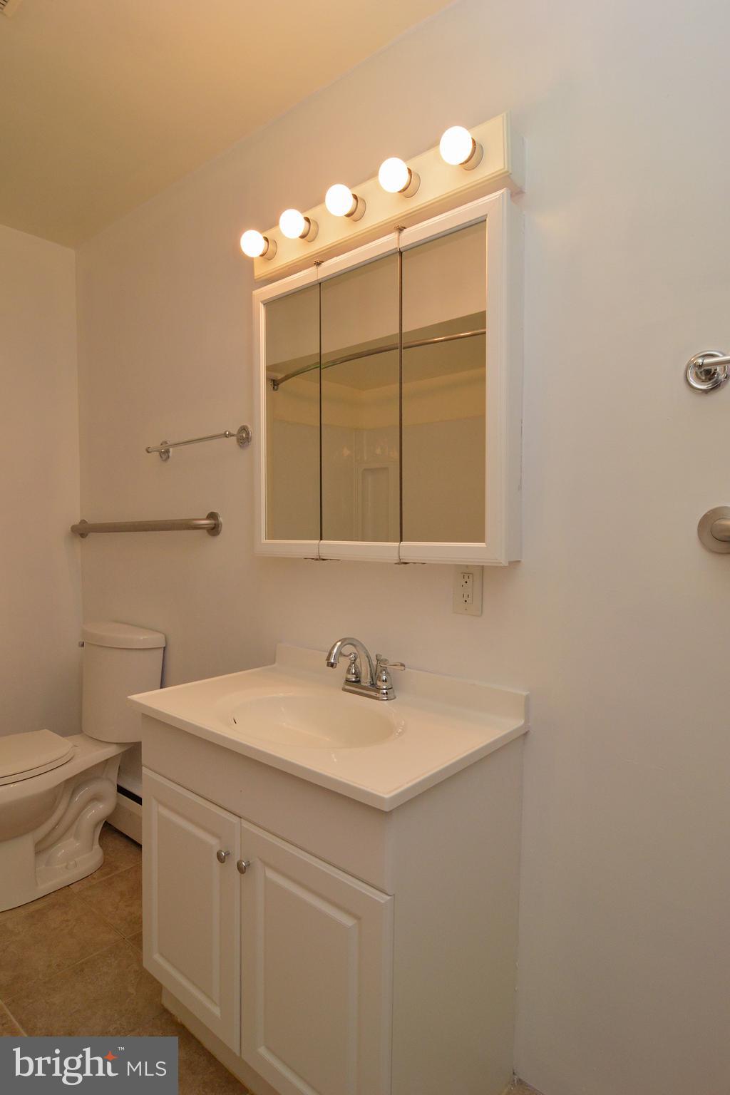 555 Gibraltar Road Reading, PA 19606 - Photo 28 of 40 Bathroom