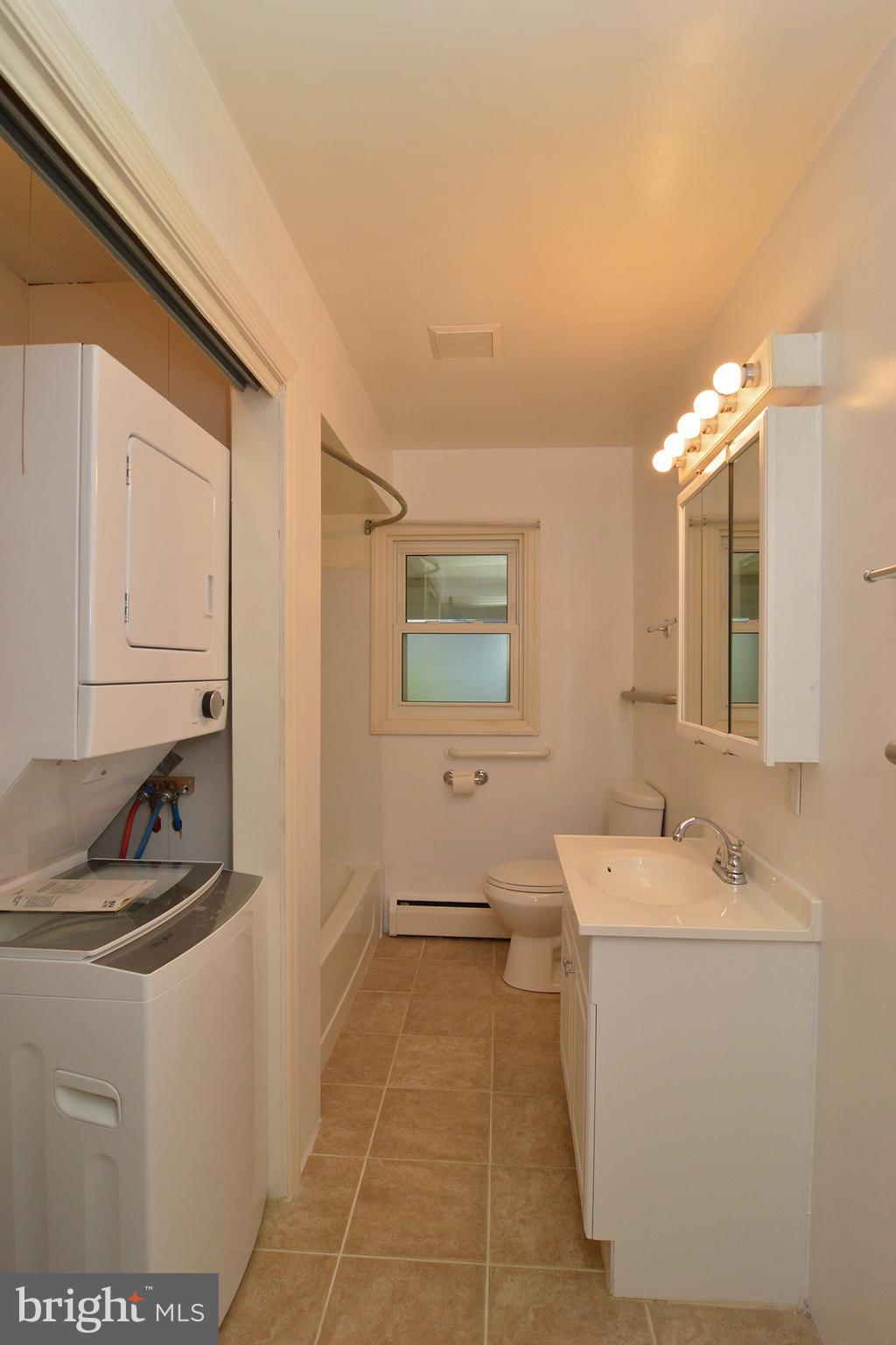 555 Gibraltar Road Reading, PA 19606 - Photo 29 of 40 Bathroom