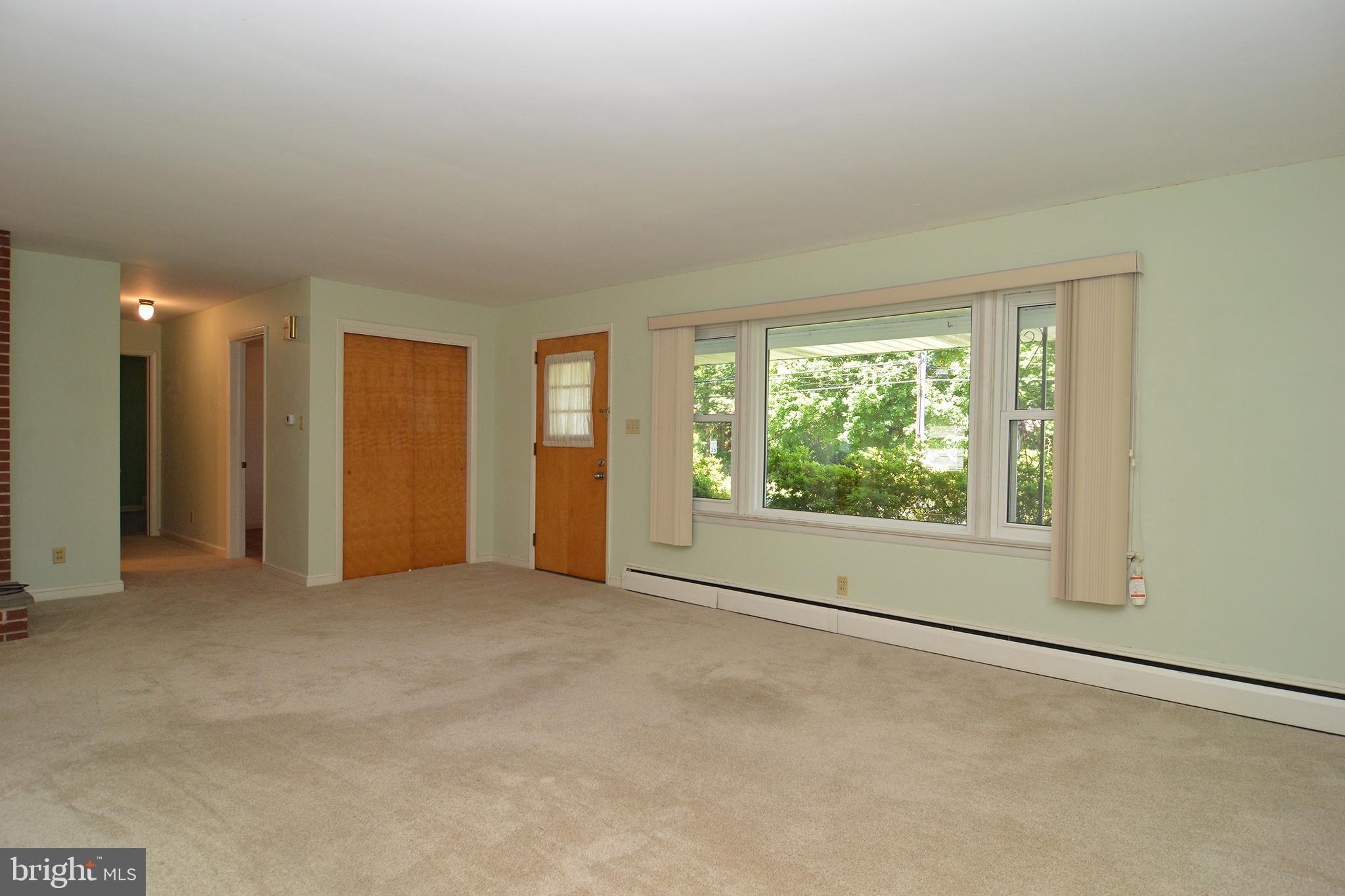 555 Gibraltar Road Reading, PA 19606 - Photo 8 of 40 Living Room