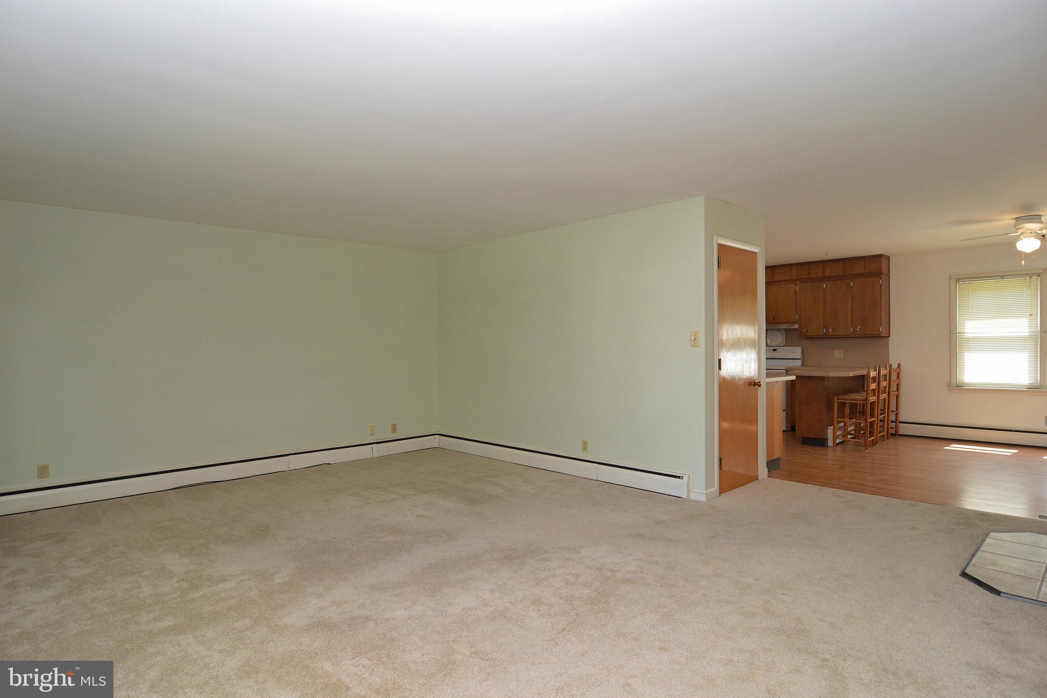 555 Gibraltar Road Reading, PA 19606 - Photo 10 of 40 Living Room