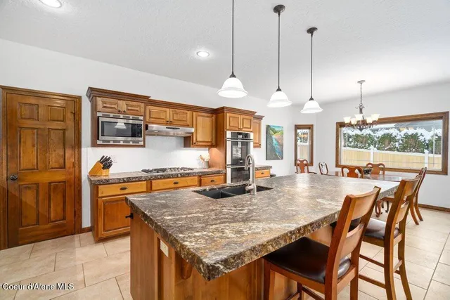 $1,150,000 | 724 East Arena Loop, Hayden, ID 83835