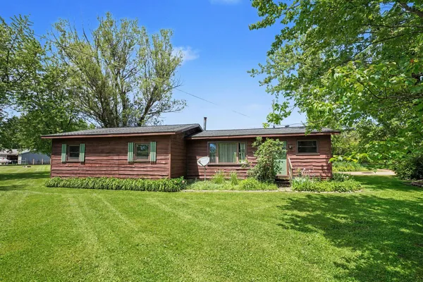 $210,000 | 47920 42nd Street, Paw Paw, MI 49079