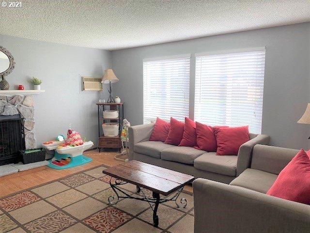 950 Echo Hollow Road Eugene, OR 97402 - Photo 3 of 25 Gallery Image 3