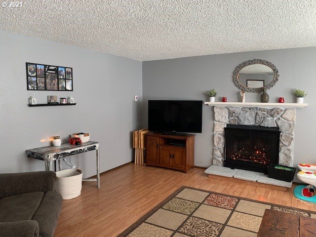 950 Echo Hollow Road Eugene, OR 97402 - Photo 4 of 25 Gallery Image 4