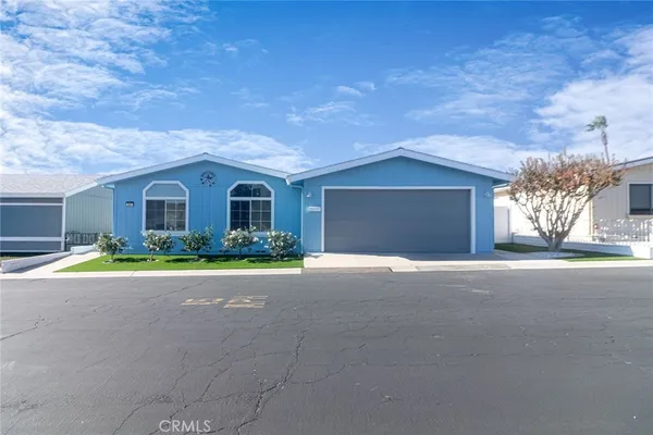 a view of a house with a yard and garage