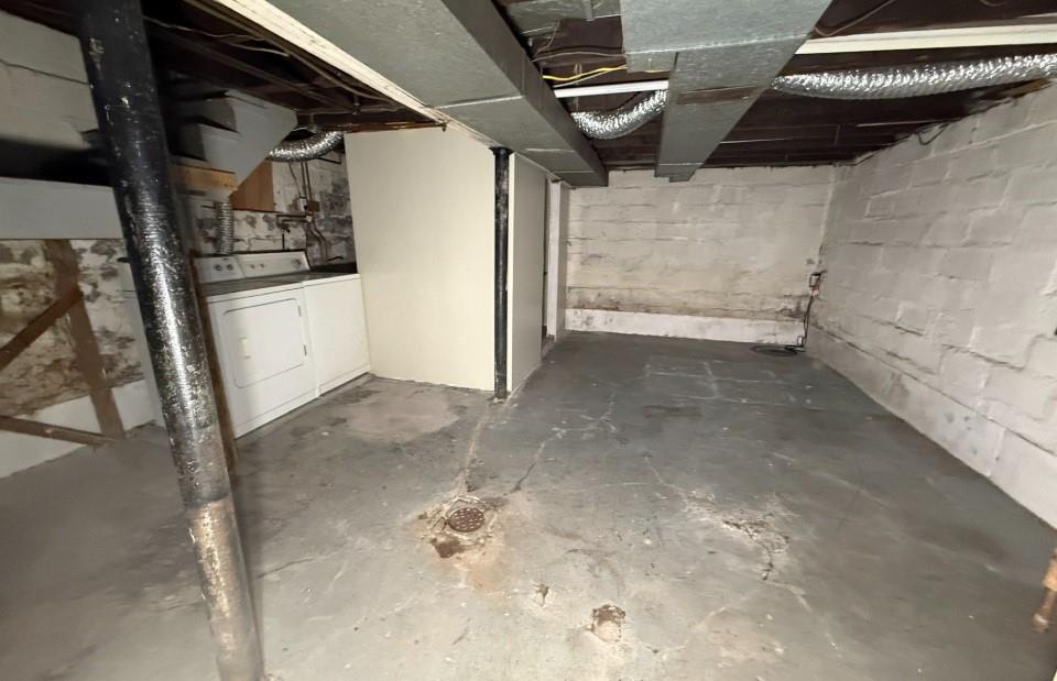 2831 Custer Avenue Pittsburgh, PA 15227 - Photo 22 of 28 a view of a garage