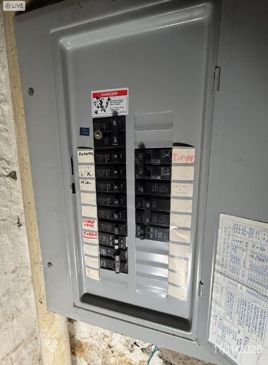 2831 Custer Avenue Pittsburgh, PA 15227 - Photo 25 of 28 a view of wooden floor