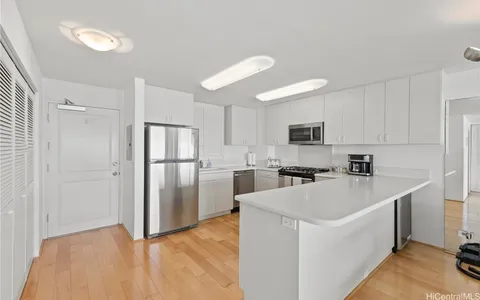 $2,500,000 | 2895 Kalakaua Avenue, Unit 1202, Honolulu, HI 96815