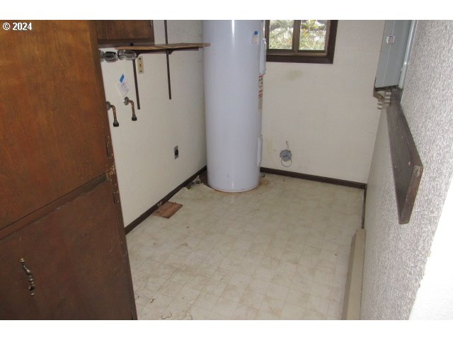 655 Southeast Summit Drive Roseburg, OR 97470 - Photo 10 of 19