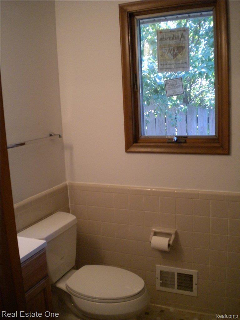 7335 Riverside Drive Algonac, MI 48001 - Photo 22 of 23 Bath 2