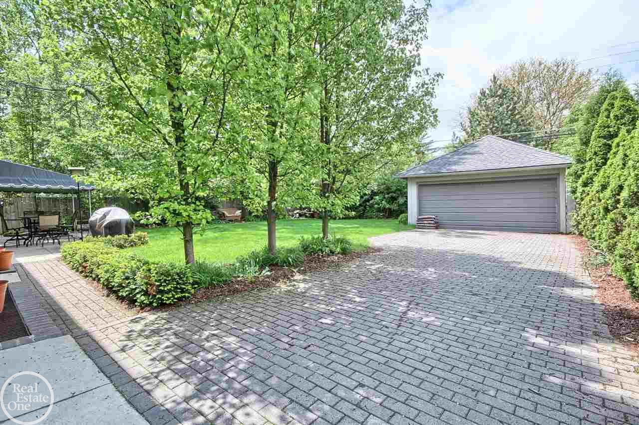1045 Harvard Road Grosse Pointe Park, MI 48230 - Photo 4 of 29