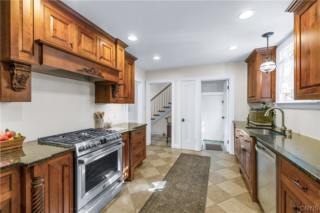 60 Paris Road New Hartford, NY 13413 - Photo 11 of 40