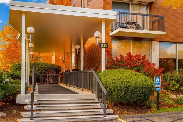 $3,000 | 20 Hammond Pond Parkway, Unit 606, Newton, MA 02467