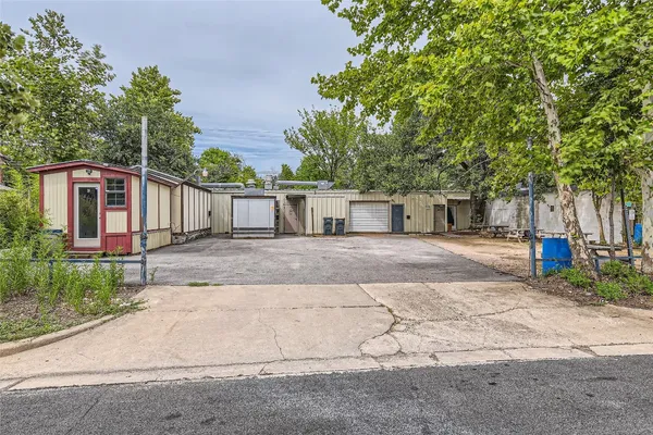 $850,000 | 2002 Southern Oaks Drive, Austin, TX 78745
