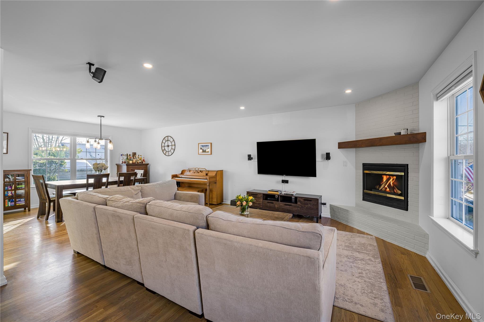 209 Neuton Avenue Rye Brook, NY 10573 - Photo 2 of 32