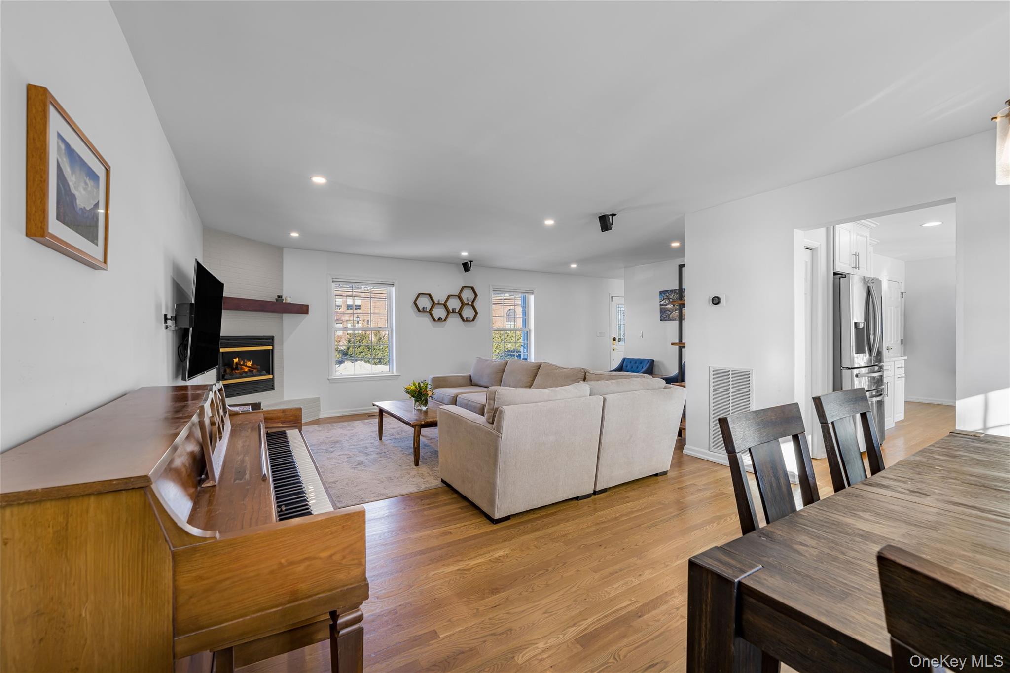 209 Neuton Avenue Rye Brook, NY 10573 - Photo 5 of 32