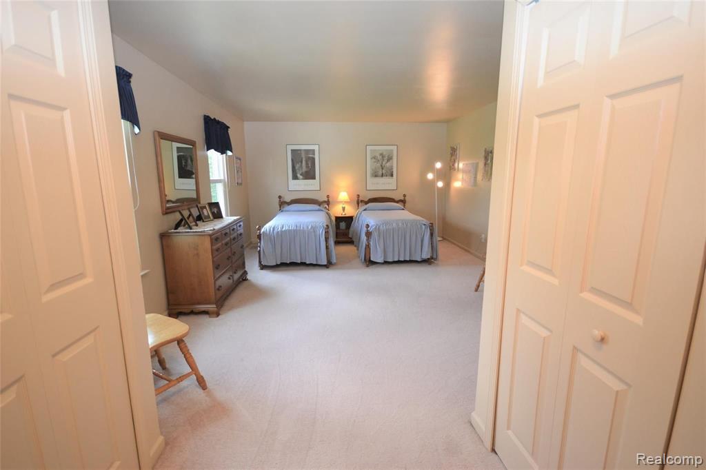 35444 Fredericksburg Road Farmington Hills, MI 48331 - Photo 38 of 52