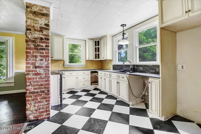 $170,000 | 105 West Wayne Street, Fremont, NC 27830