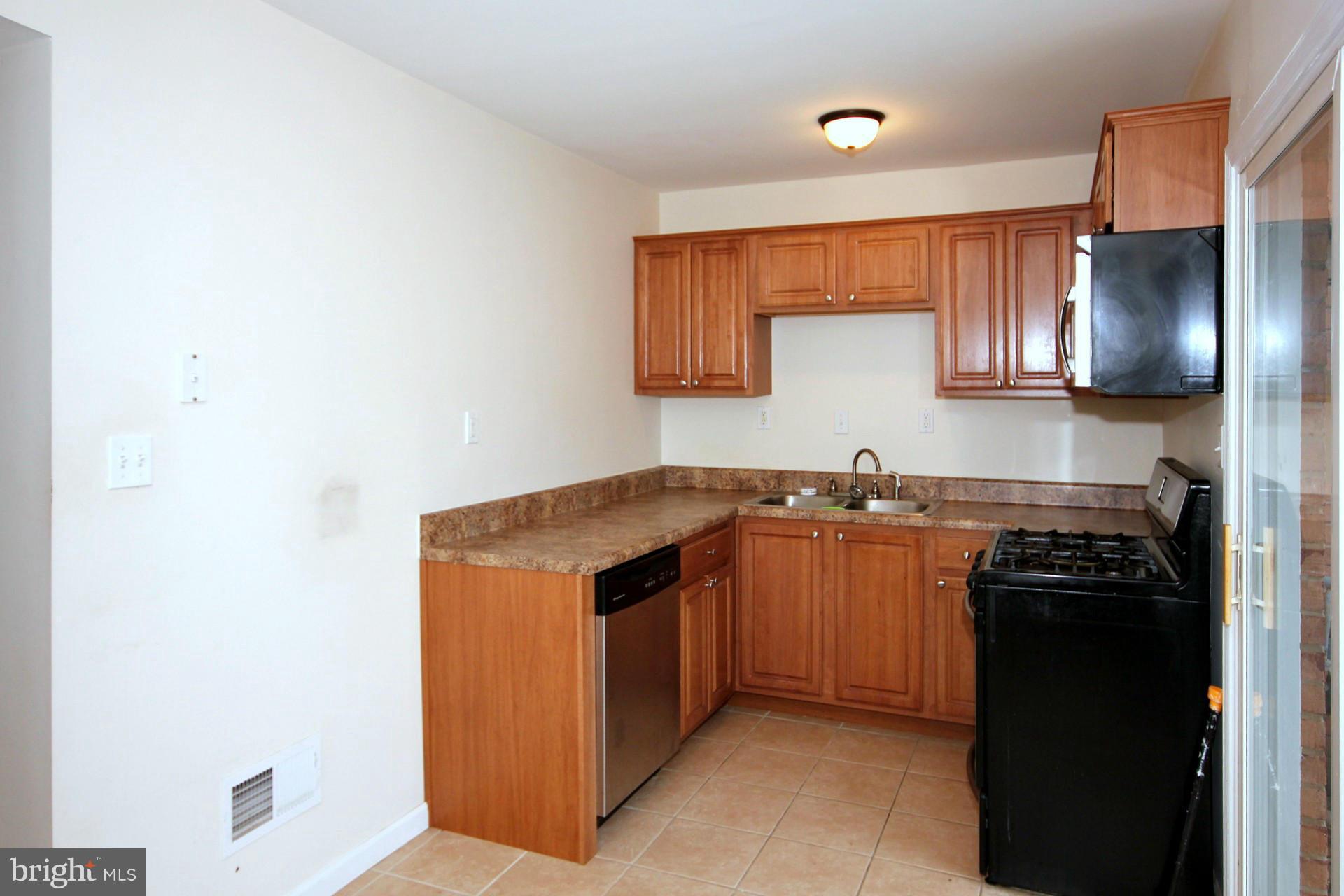 11533 Laurelwalk Drive Laurel, MD 20708 - Photo 16 of 25 Kitchen