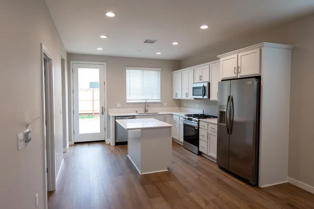 $384,710 | 801 Laina Avenue, Madera, CA 93636