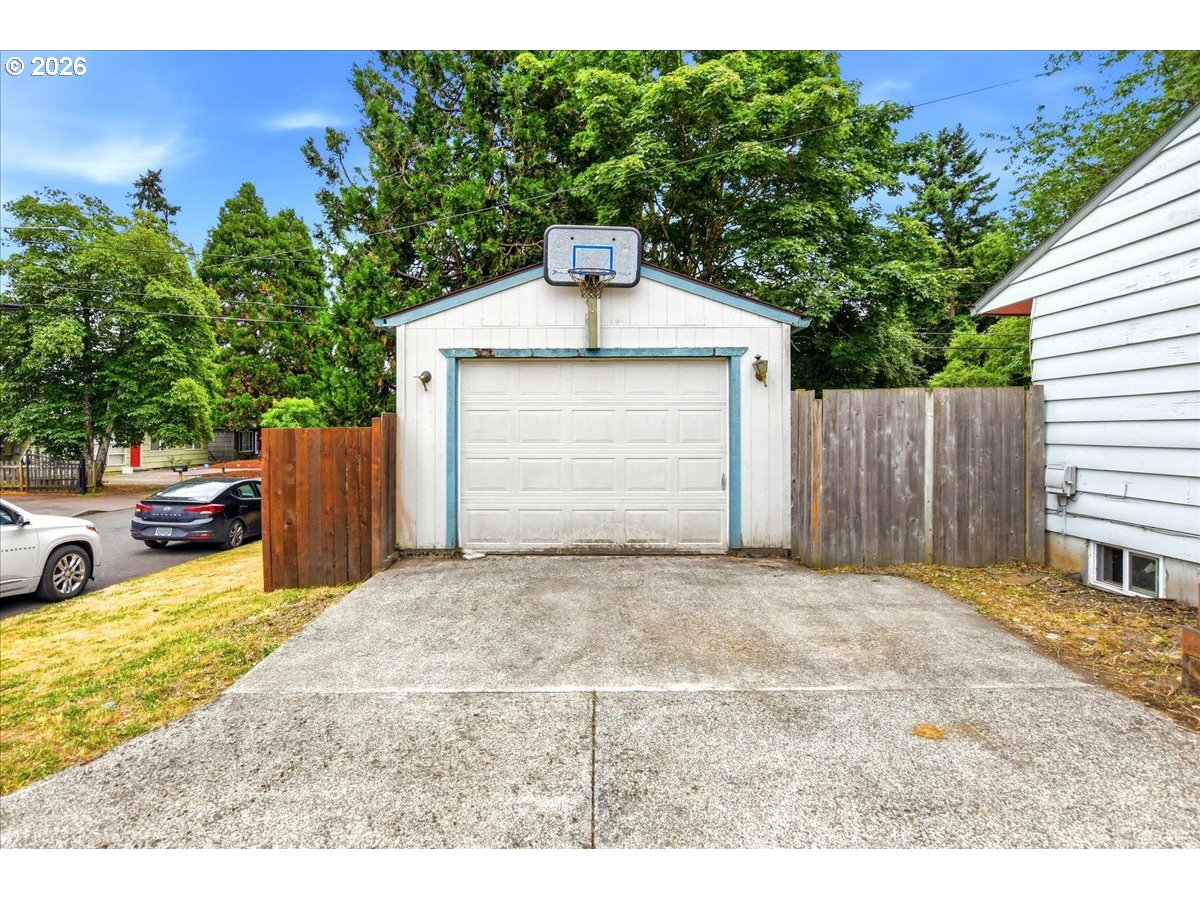 10834 Southeast Long Street Portland, OR 97266 - Photo 29 of 38