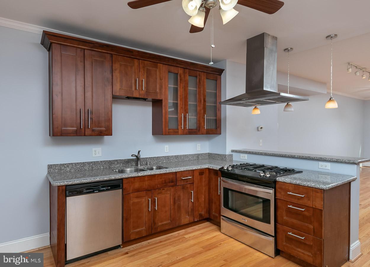 126 Rochester Place Baltimore, MD 21224 - Photo 10 of 33 Stainless Steel Appliances!