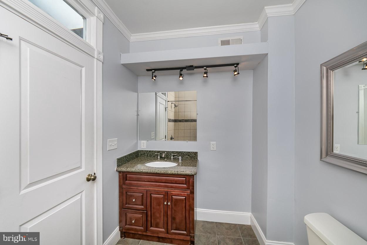 126 Rochester Place Baltimore, MD 21224 - Photo 17 of 33 Beautiful Full Bath!